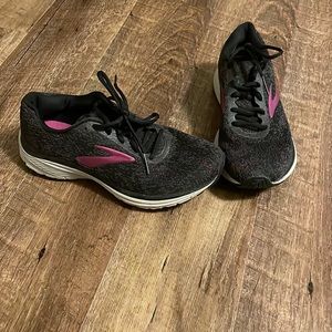 Brooks DNA Tennis Shoes